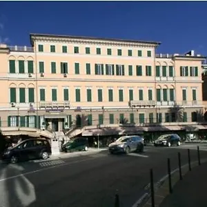 Hotel Mediterranee, Janov