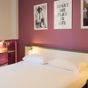 Hotel Nologo, Janov